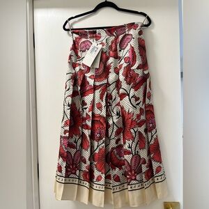 Gucci Silk Red Skirt - size 42 brand new